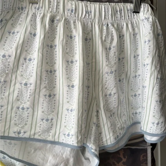 Floral Patterned Short Sleeve Top - Picture 3 of 7